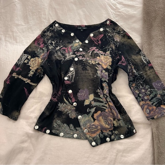 Y2K vtg grunge goth Black & multi-coloured floral angel silver button top - Picture 2 of 5